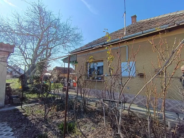 Eladó ház Törtel 100 nm