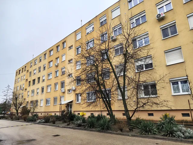 Eladó lakás Cegléd 61 nm