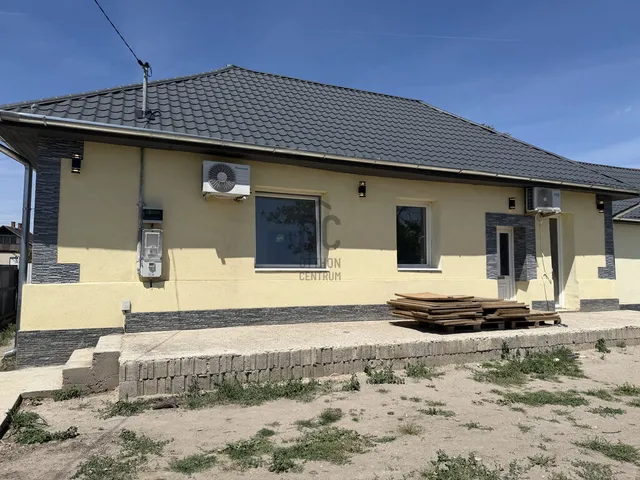 Eladó ház Újszász 119 nm