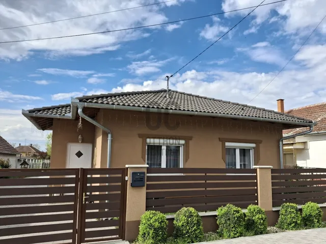 Eladó ház Törtel 66 nm