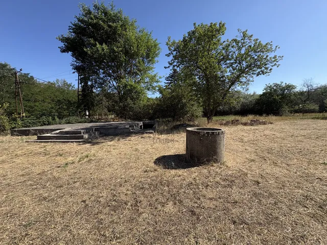 Eladó telek Csemő 1404 nm