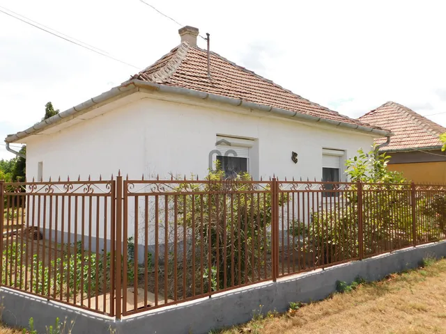 Eladó ház Tápiószele 52 nm
