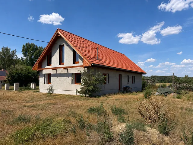 Eladó ház Csemő 180 nm