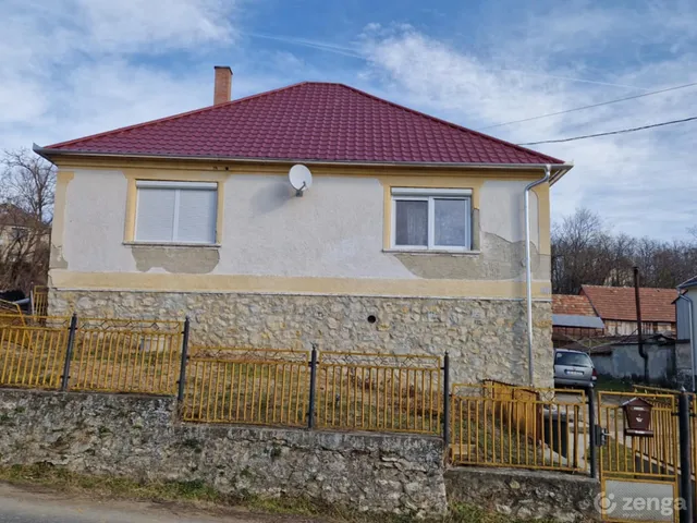 Eladó ház Súr, Kossuth Lajos utca 52 137 nm