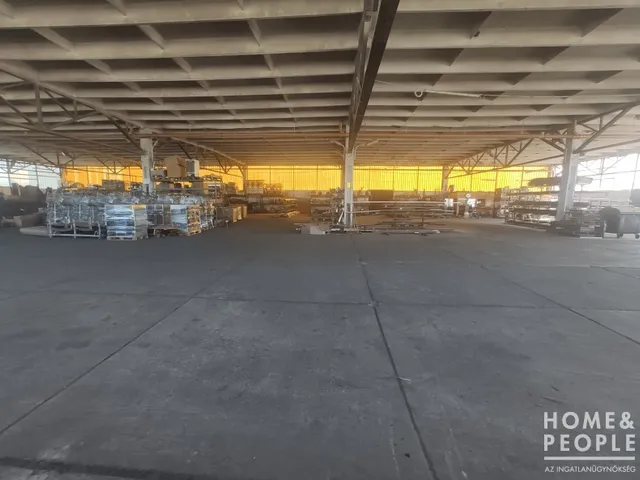 Kiadó kereskedelmi és ipari ingatlan Makó 2200 nm