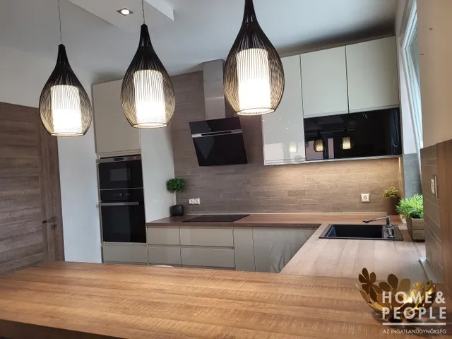 Eladó lakás Szeged, Petőfitelep 108 nm