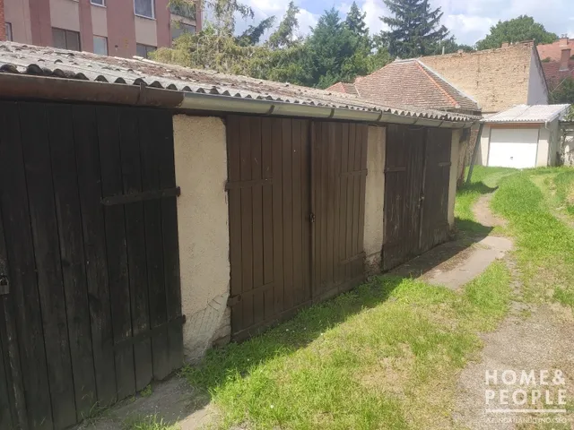 Eladó garázs Szeged, Belváros 15 nm