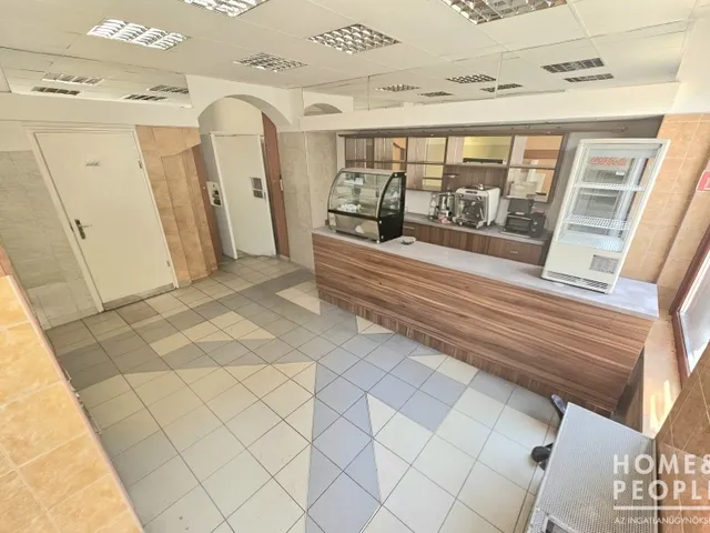 Eladó kereskedelmi és ipari ingatlan Szeged, Belváros 84 nm