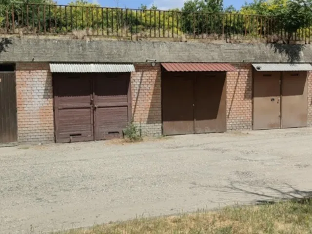 Eladó garázs Szeged, Makkosház 15 nm