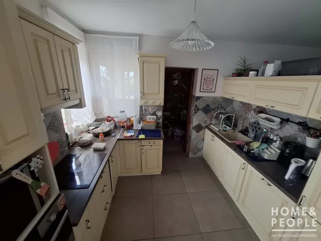 Eladó ház Szeged, Tápé 200 nm