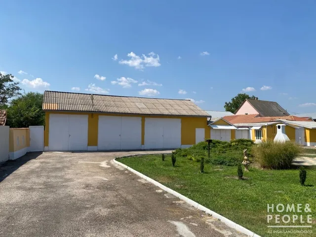 Kiadó kereskedelmi és ipari ingatlan Solt 100 nm