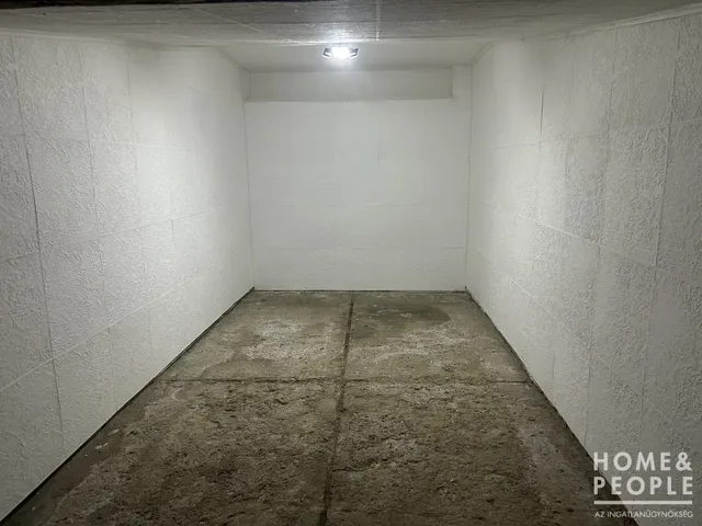 Eladó garázs Szeged, Belváros 15 nm