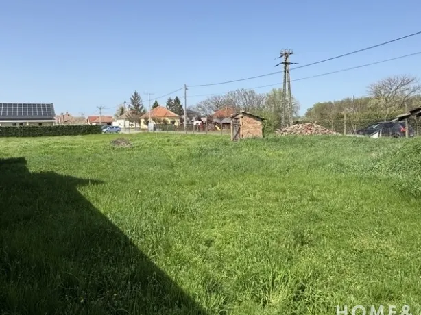 Eladó telek Deszk 750 nm