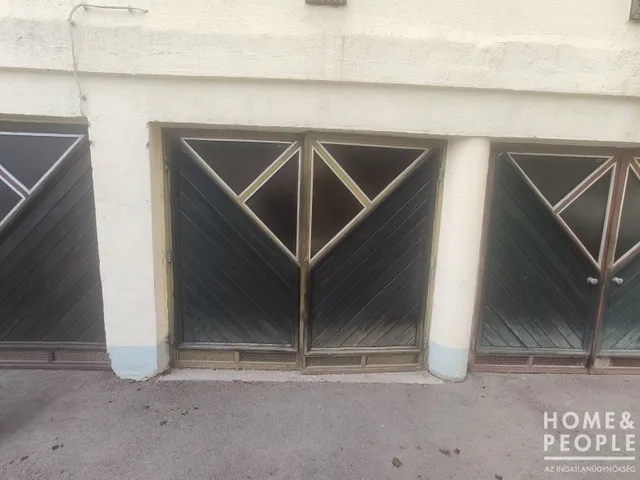 Eladó garázs Szeged, Felsőváros 16 nm
