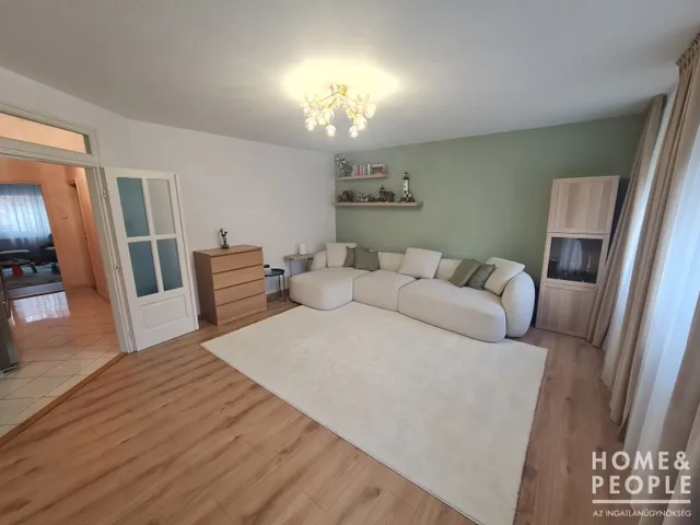 Eladó lakás Szeged, Makkosház 90 nm