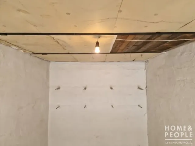 Eladó garázs Szeged, Belváros 13 nm