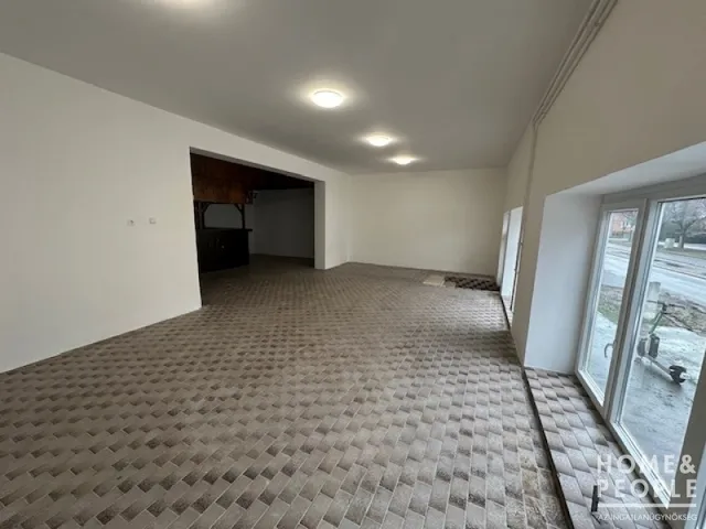 Eladó kereskedelmi és ipari ingatlan Hódmezővásárhely 107 nm