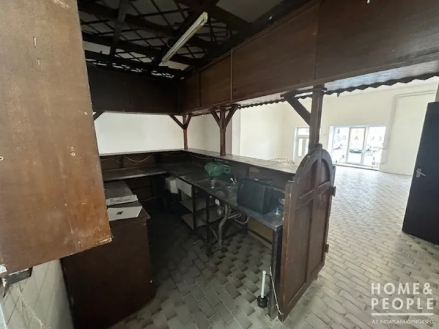 Eladó kereskedelmi és ipari ingatlan Hódmezővásárhely 107 nm