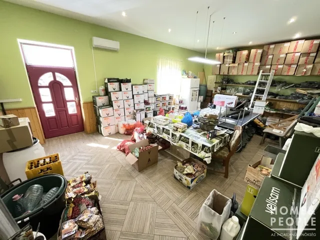 Eladó kereskedelmi és ipari ingatlan Balástya 250 nm