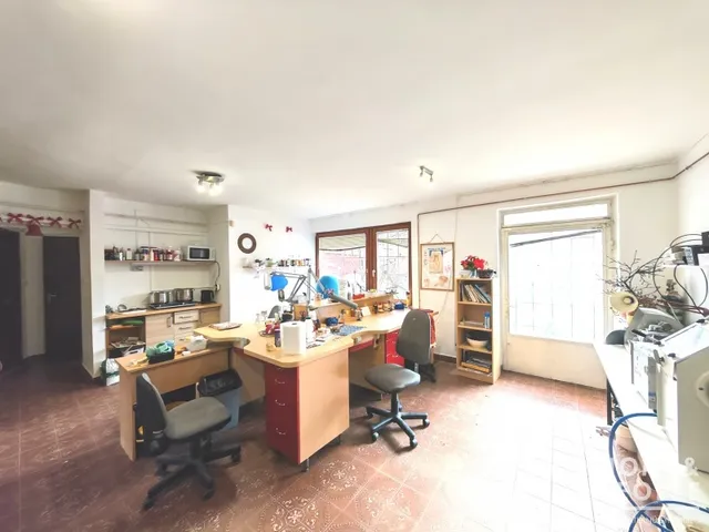 Eladó kereskedelmi és ipari ingatlan Szeged, Belváros 74 nm