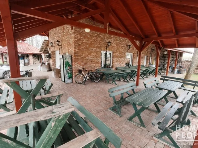 Eladó kereskedelmi és ipari ingatlan Pusztaszer 472 nm