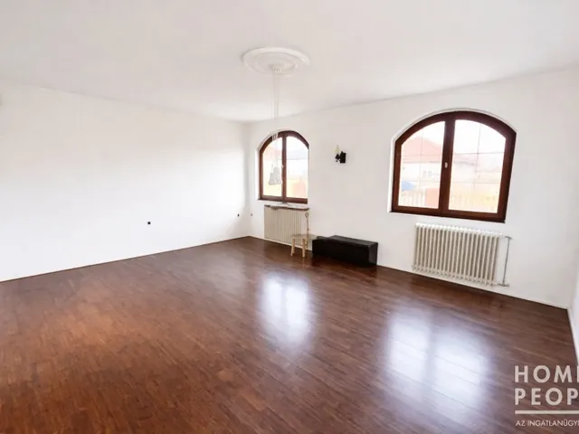 Eladó ház Sándorfalva 193 nm