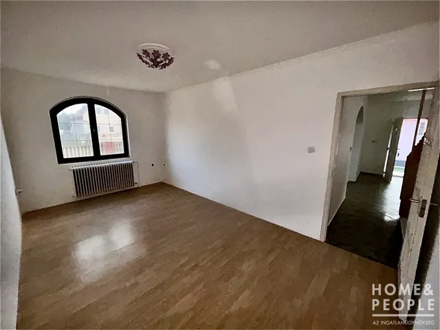 Eladó ház Sándorfalva 193 nm