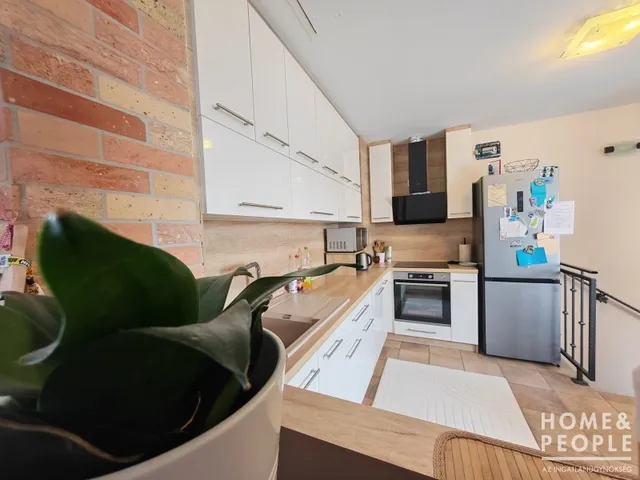 Eladó lakás Szeged, Petőfitelep 101 nm