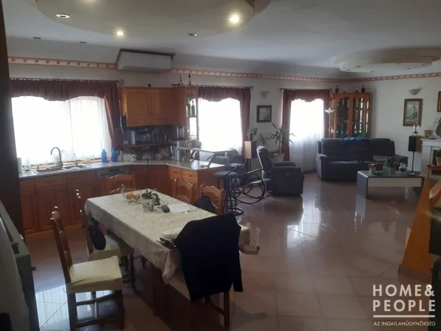 Eladó ház Hódmezővásárhely 142 nm
