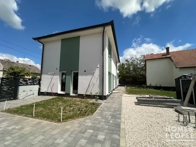 Eladó lakás Makó 74 nm