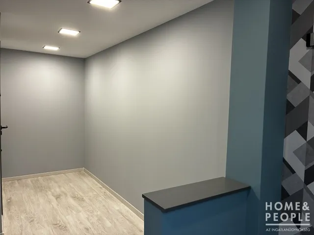Eladó kereskedelmi és ipari ingatlan Szeged, Rókus