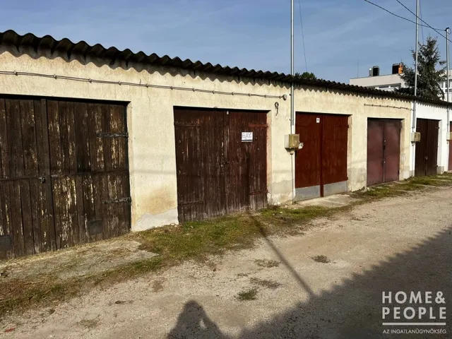 Eladó garázs Hódmezővásárhely 18 nm