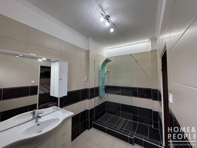 Eladó ház Szeged, Petőfitelep 165 nm