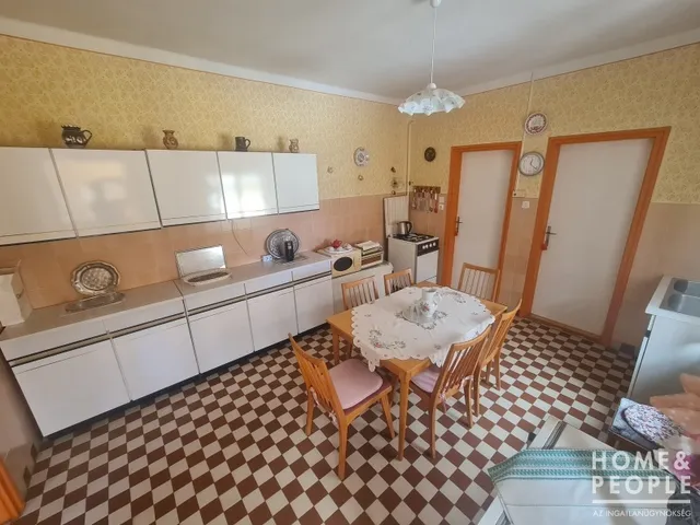 Eladó ház Hódmezővásárhely 77 nm