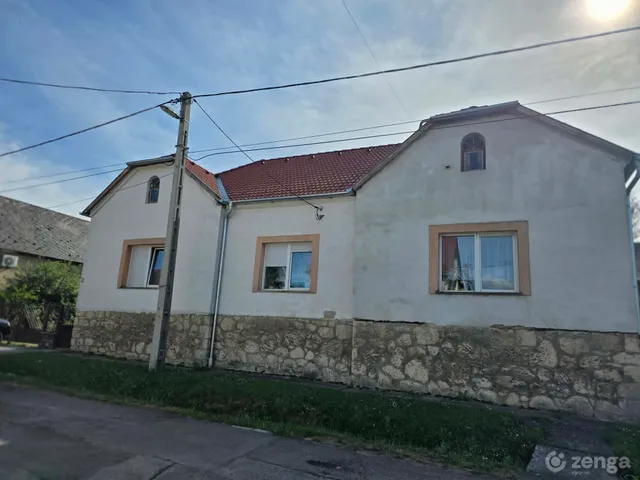 Eladó ház Komló, Jánosipuszta (Komló) 138 nm