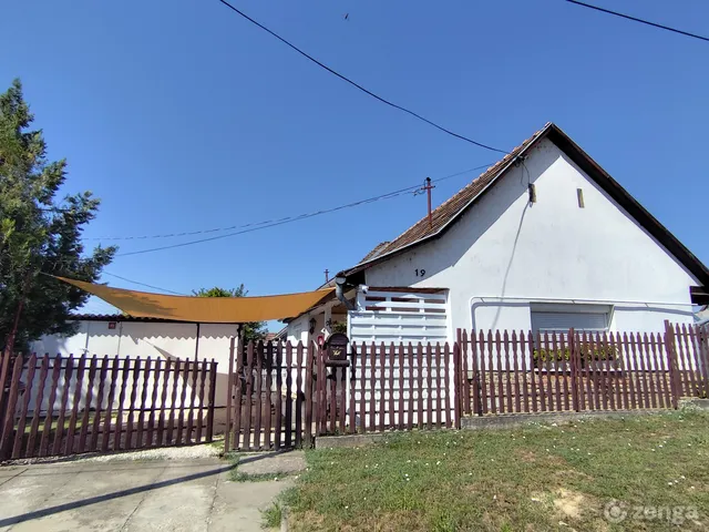 Eladó ház Tamási 80 nm