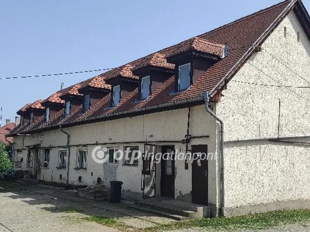 Eladó kereskedelmi és ipari ingatlan Zalaszentgrót 670 nm
