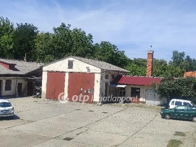 Eladó kereskedelmi és ipari ingatlan Zalaszentgrót 670 nm