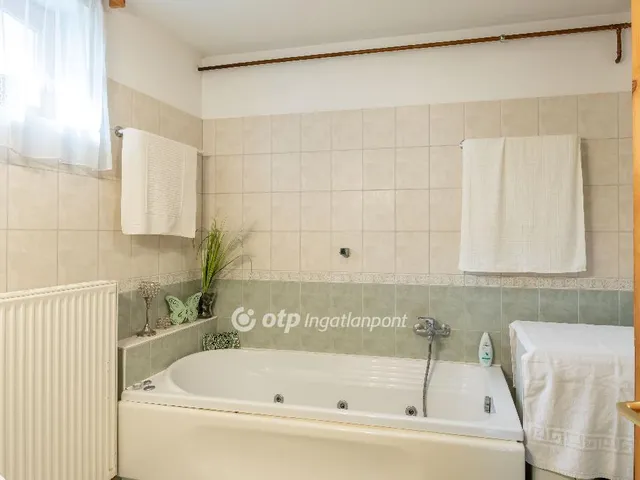 Eladó ház Felsőpáhok 380 nm