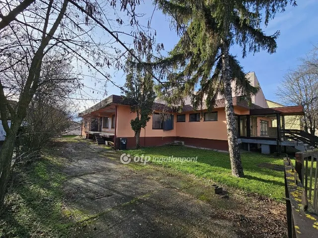 Eladó kereskedelmi és ipari ingatlan Bölcske 410 nm