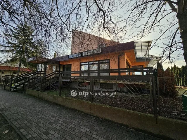 Eladó kereskedelmi és ipari ingatlan Bölcske 410 nm