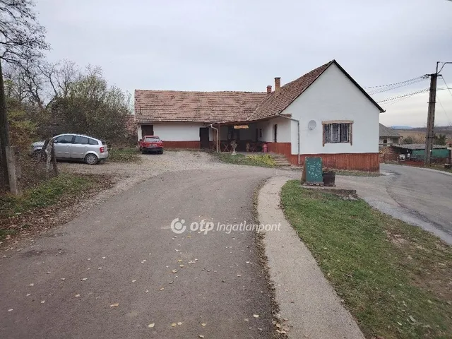 Eladó kereskedelmi és ipari ingatlan Szőkéd 160 nm