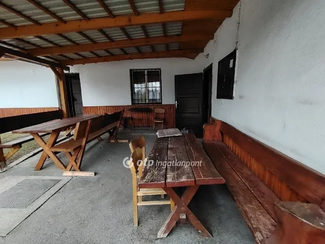 Eladó kereskedelmi és ipari ingatlan Szőkéd 160 nm