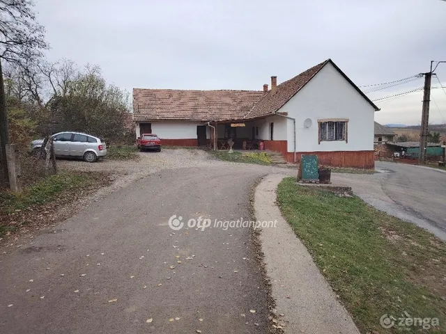 Eladó kereskedelmi és ipari ingatlan Szőkéd 160 nm