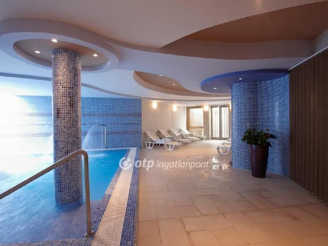 Eladó kereskedelmi és ipari ingatlan Pécs 2200 nm