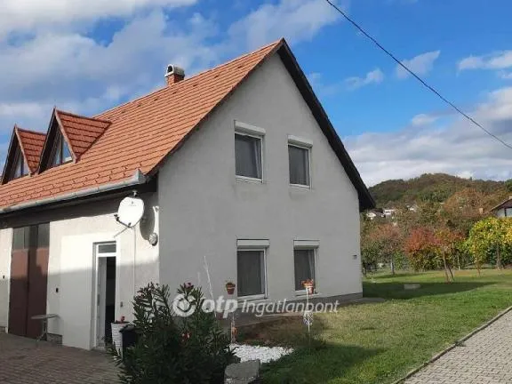Eladó ház Vonyarcvashegy 470 nm