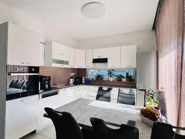 Eladó lakás Teskánd 90 nm