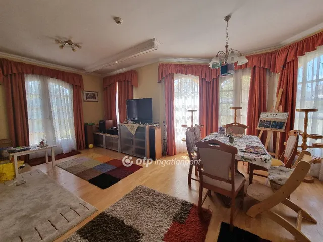 Eladó ház Pápa 209 nm