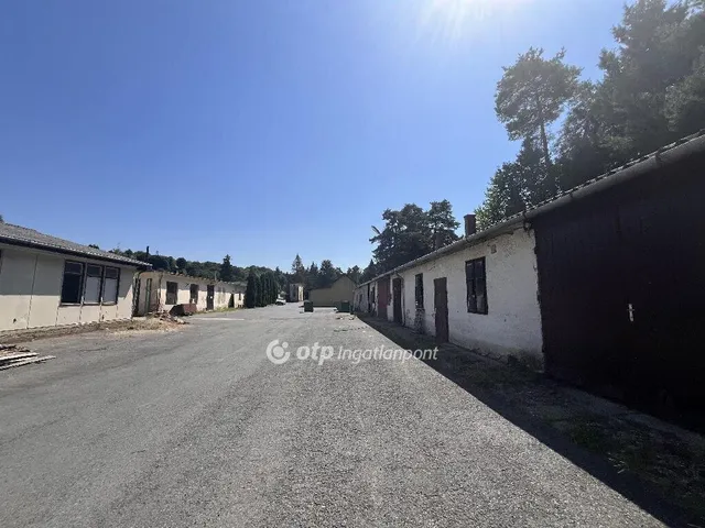 Eladó kereskedelmi és ipari ingatlan Bázakerettye 1872 nm
