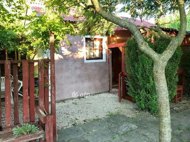 Eladó nyaraló Balatonkeresztúr 18 nm